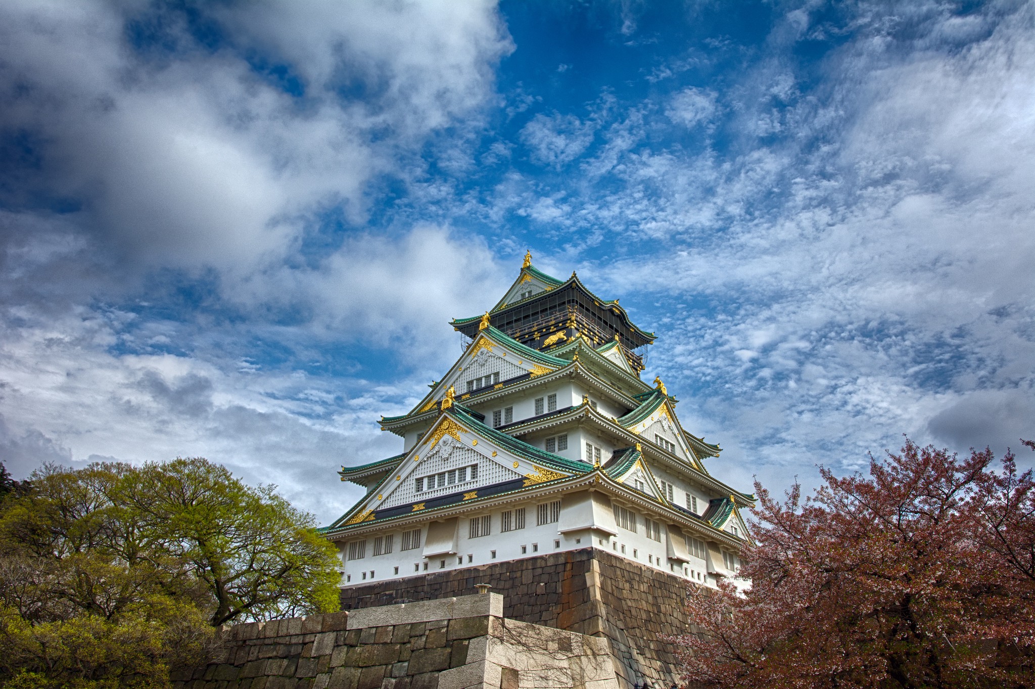 Osaka Castle — Taken using Nikon D7100 and Sigma 18–35mm f/1.8 (HDR)